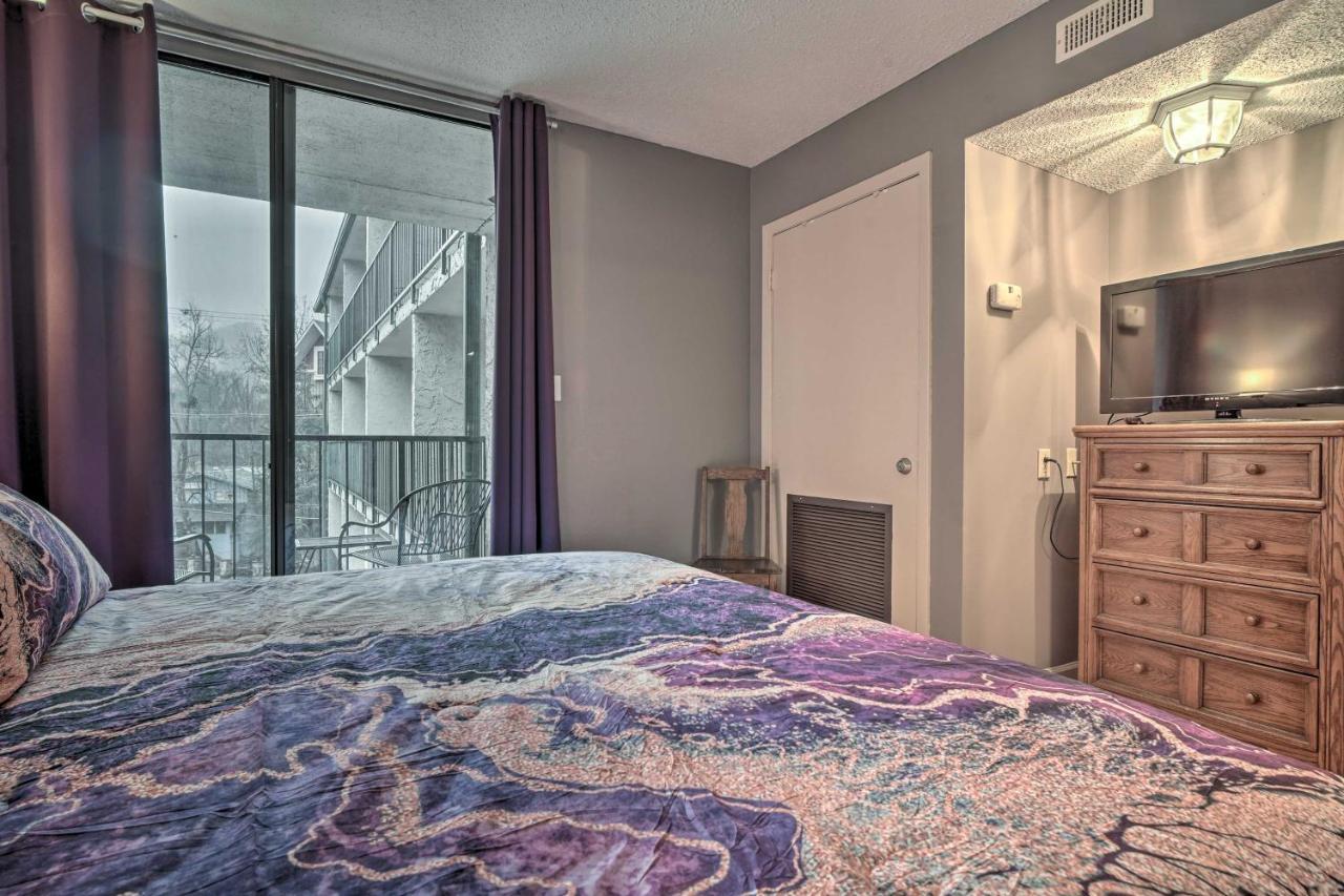 Cozy Downtown Gatlinburg Condo With Pool Access Zewnętrze zdjęcie